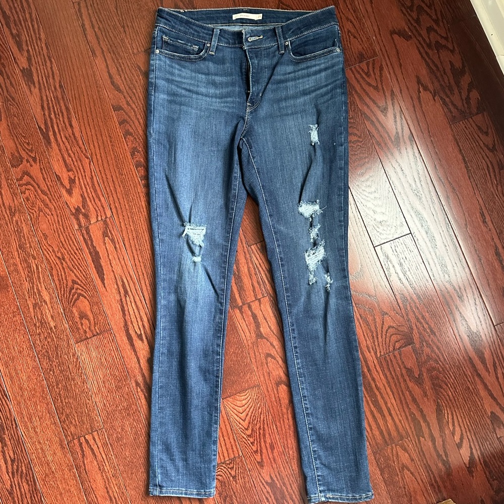 Levi’s 711 Skinny Jeans